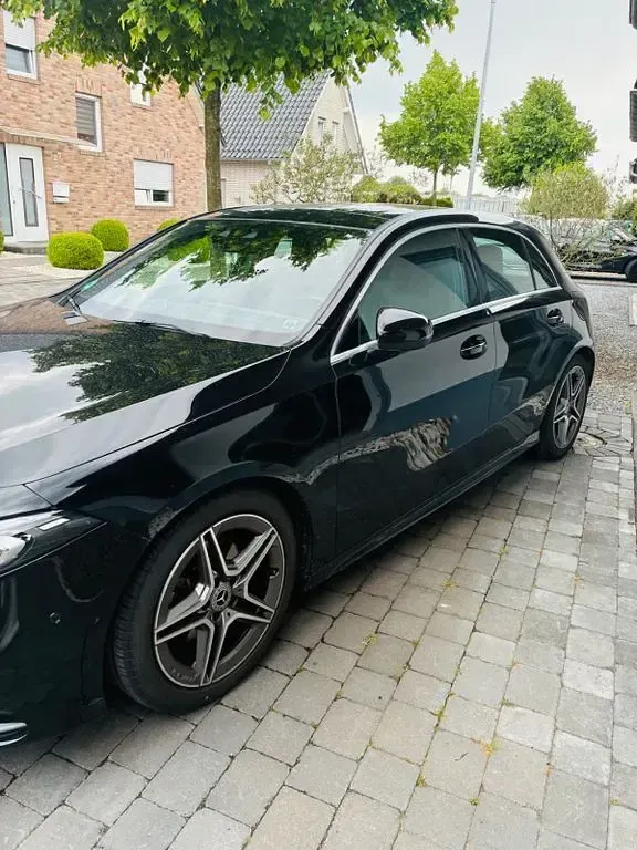 Gebraucht Mercedes A200 AMG line 163 PS (119 kW) 2019 Schwarz Limousine