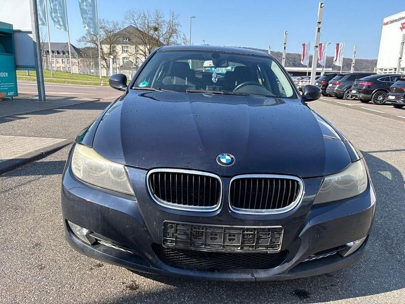 Gebraucht BMW 318 143 PS (105 kW) 2008 Blau Limousine
