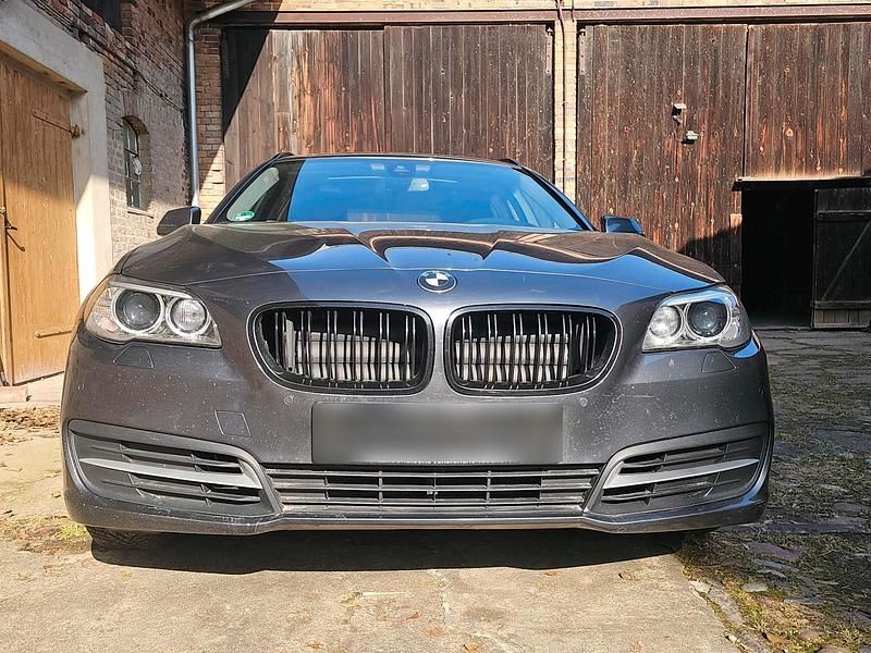 Gebraucht BMW 520 190 PS (139 kW) 2016 Silber Kombi