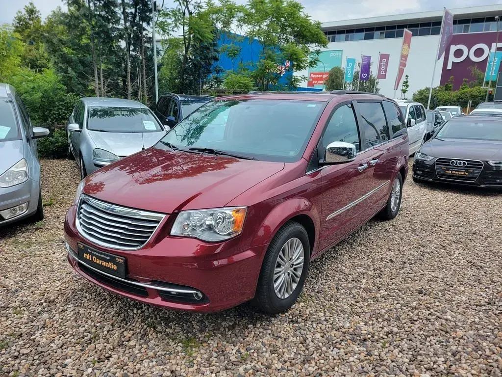 Gebraucht Chrysler Town & Country 287 PS (211 kW) 2016 Rot Van / Kleinbus