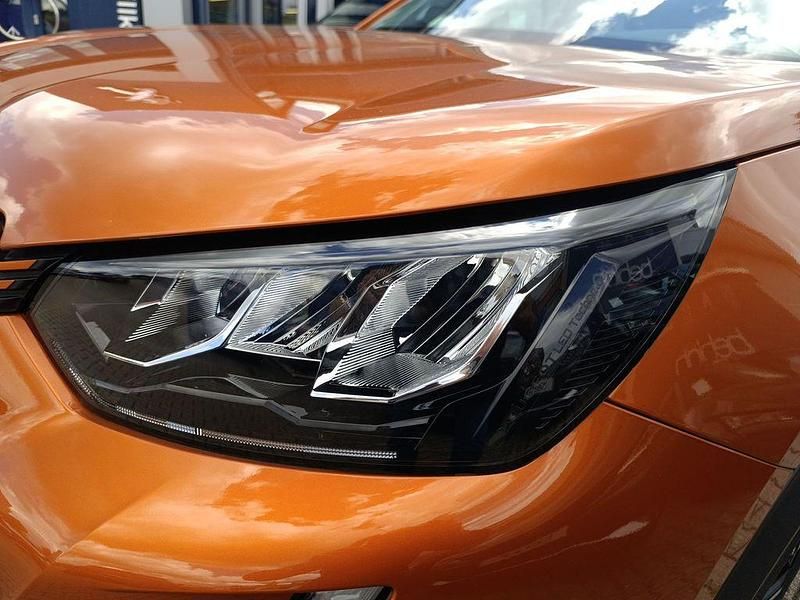 Gebraucht Peugeot e-2008 Allure 100 kW (136 PS) 2022 Orange SUV