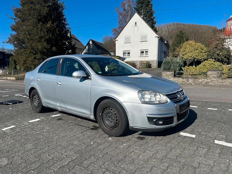 Gebraucht VW Jetta 105 PS (77 kW) 2007 Silber Limousine