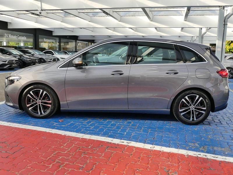 Gebraucht Mercedes B180 Progressive 136 PS (100 kW) 2024 Grau Van / Kleinbus