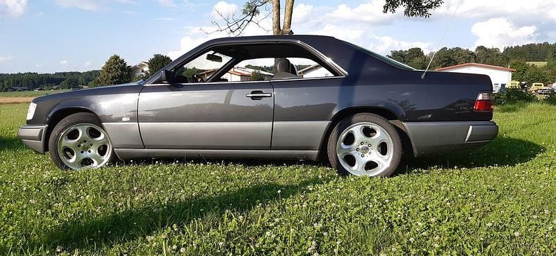 Schwarz Gebraucht 1991 Mercedes E230 Coupé | 10.900 € - Bild 1/4