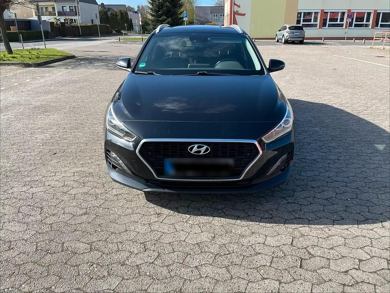 Gebraucht Hyundai i30 115 PS (84 kW) 2019 Schwarz Kombi