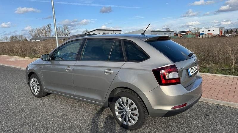 Gebraucht Skoda Rapid Ambition 95 PS (69 kW) 2017 Braun Kleinwagen