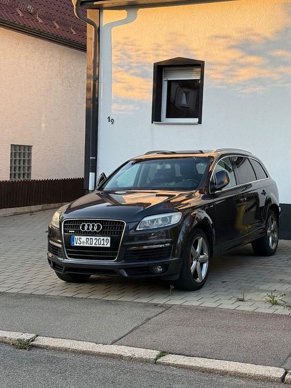 Grau Gebraucht 2007 Audi Q7 Premium SUV | 10.600 € (Fairer Preis) - Bild 1/4