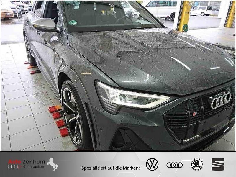 Gebraucht Audi e-tron S-Line 369 kW (503 PS) 2022 Daytona gray pearl effect SUV