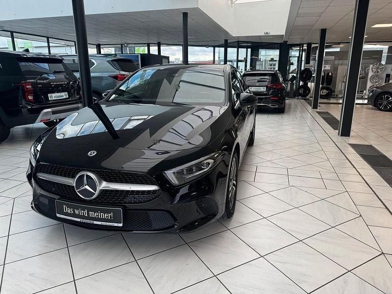 Schwarz Gebraucht 2022 Mercedes A220 Progressive Limousine | 29.980 € (Guter Preis) - Bild 1/4