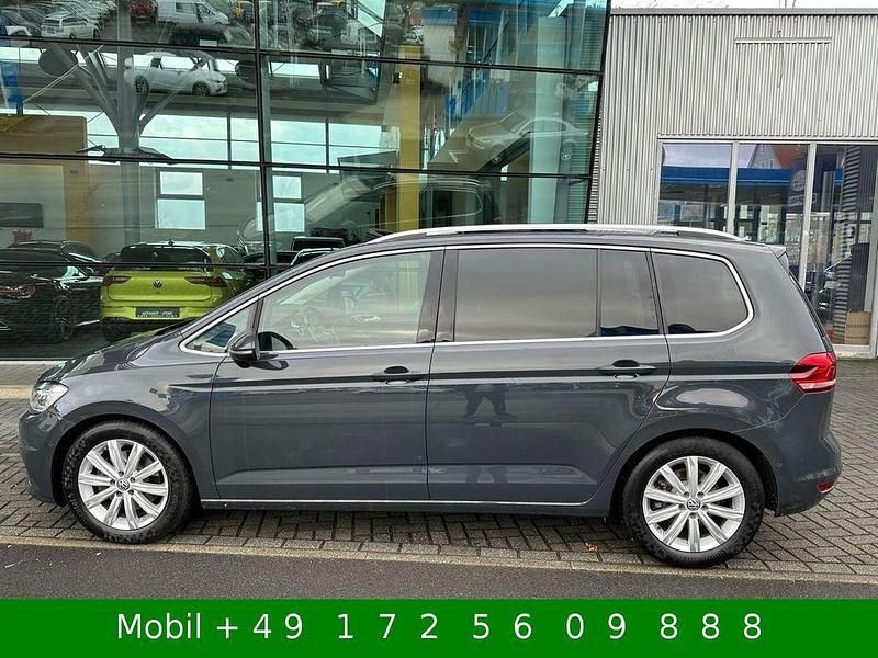 Grau Gebraucht 2018 VW Touran Highline Van / Kleinbus | 20.999 € (Guter Preis) - Bild 1/4