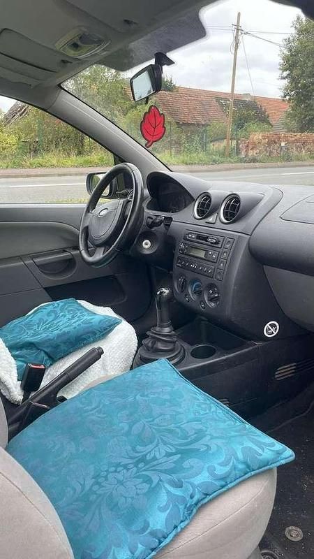 Gebraucht Ford Fiesta 69 PS (50 kW) 2003 Silber Kleinwagen