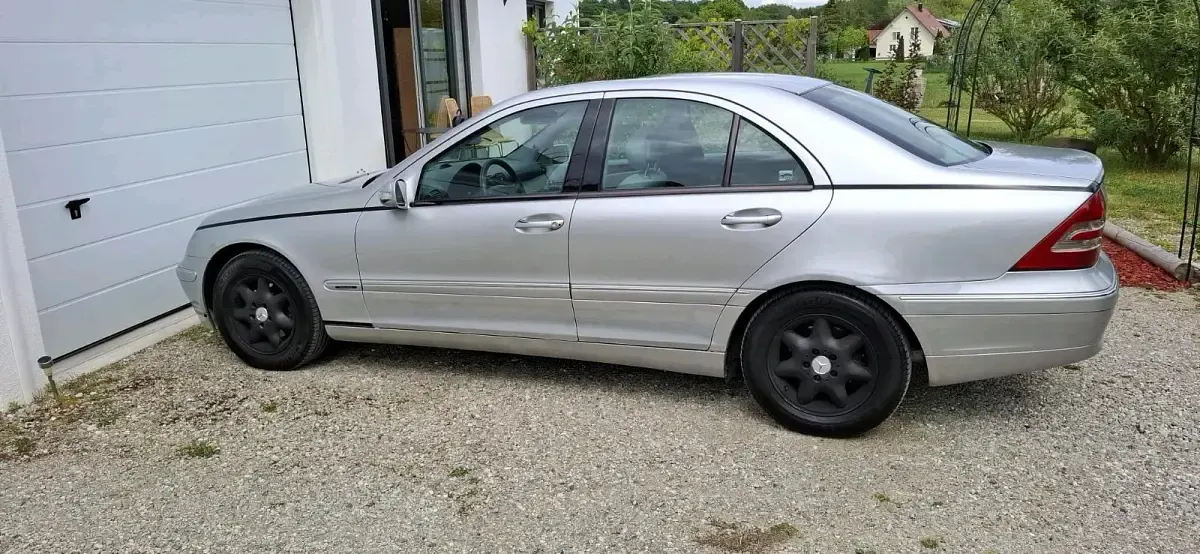 Second-hand Mercedes C220 Elegance 143 CP (105 kW) 2001 Argintiu Berlinǎ