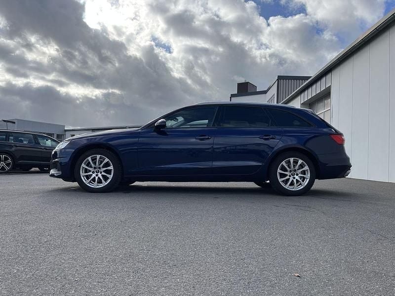 Gebraucht Audi A4 163 PS (119 kW) 2023 Navarrablau Kombi