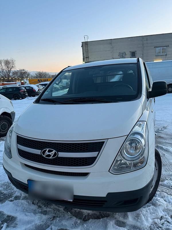 Weiß Gebraucht 2011 Hyundai H-1 Van / Kleinbus | 5.700 € (Superpreis) - Bild 1/4
