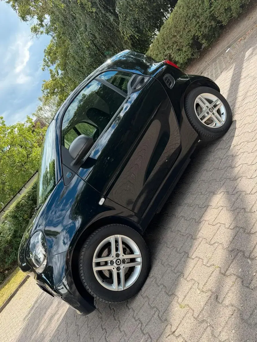 Gebraucht Smart ForTwo Coupé 60 kW (82 PS) 2023 Schwarz Kleinwagen