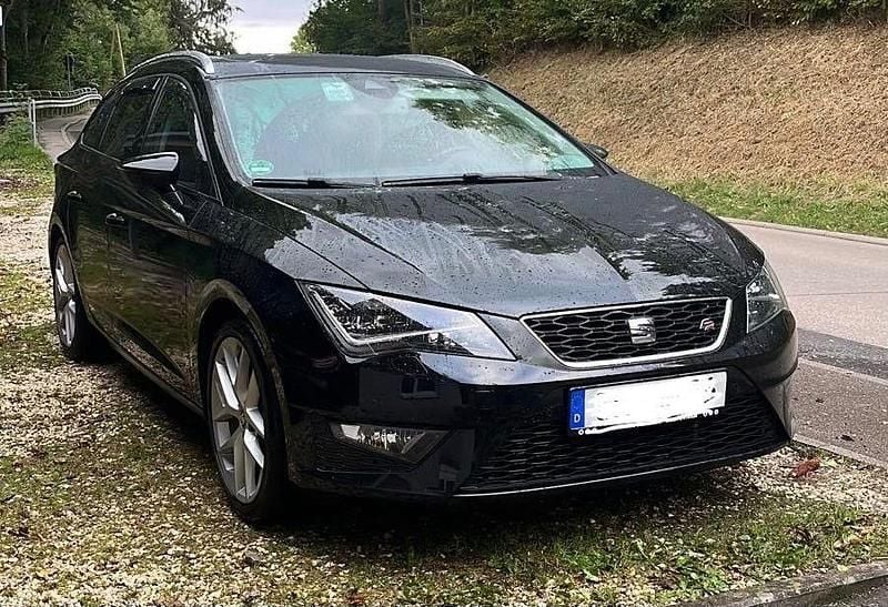 Schwarz Gebraucht 2015 Seat Leon ST FR Kombi | 9.900 € (Fairer Preis) - Bild 1/3