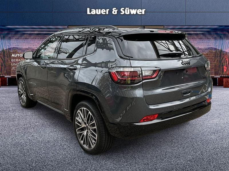 Neu Jeep Compass Summit 129 PS (94 kW) 2025 SUV