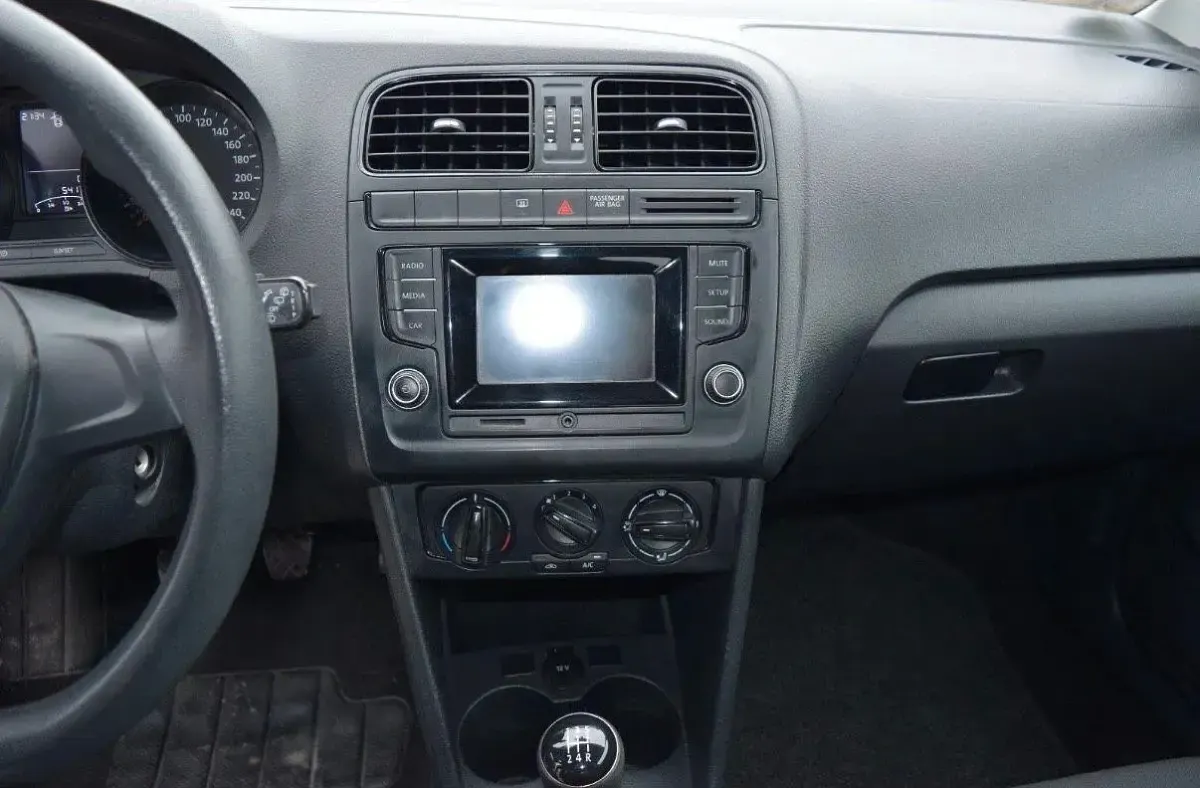 Gebraucht VW Polo Trendline 60 PS (44 kW) 2015 Weiß Kleinwagen