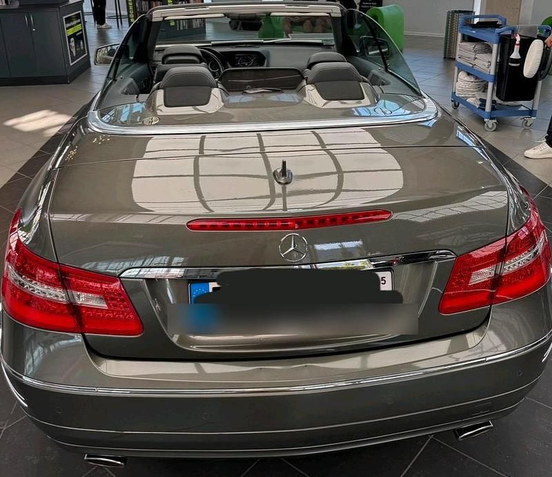 Grau Gebraucht 2010 Mercedes E350 Cabrio | 12.000 € (Guter Preis) - Bild 1/4