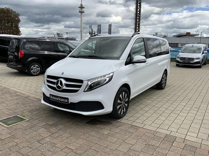 Weiß Gebraucht 2019 Mercedes V250 Edition Van / Kleinbus | 48.760 € (Teuer) - Bild 1/4