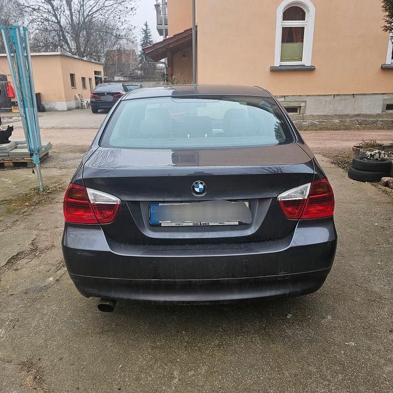 Gebraucht BMW 318 129 PS (94 kW) 2007 Grau Limousine