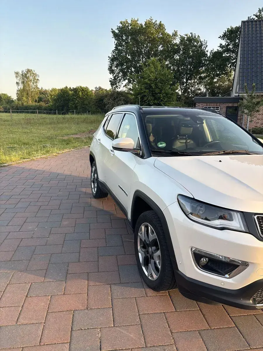 Gebraucht Jeep Compass Limited 170 PS (125 kW) 2018 Weiß SUV