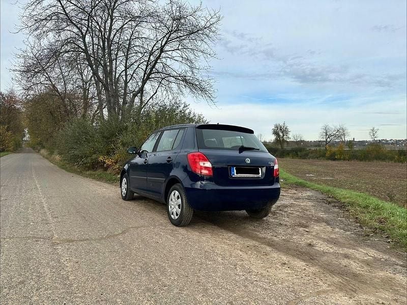 Gebraucht Skoda Fabia Active 69 PS (50 kW) 2011 Blau Limousine