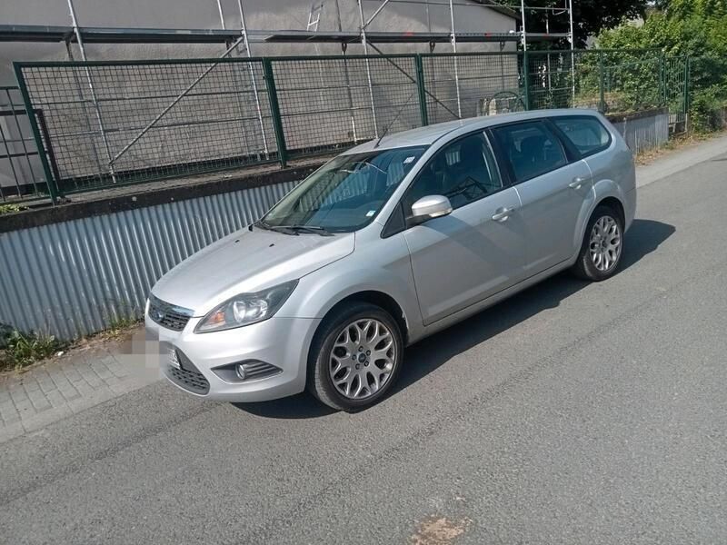 Silber Gebraucht 2009 Ford Focus Kombi | 1.690 € (Superpreis) - Bild 1/4