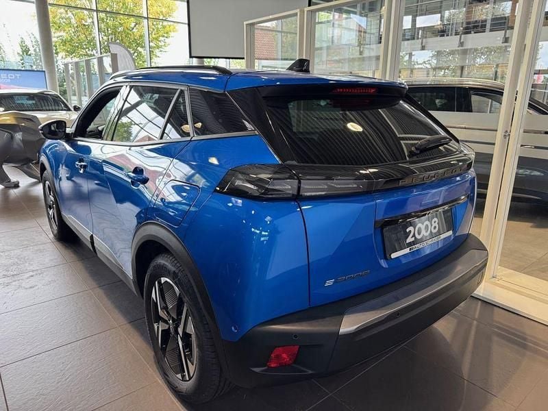 Gebraucht Peugeot e-2008 Allure 114 kW (156 PS) 2024 Blau SUV