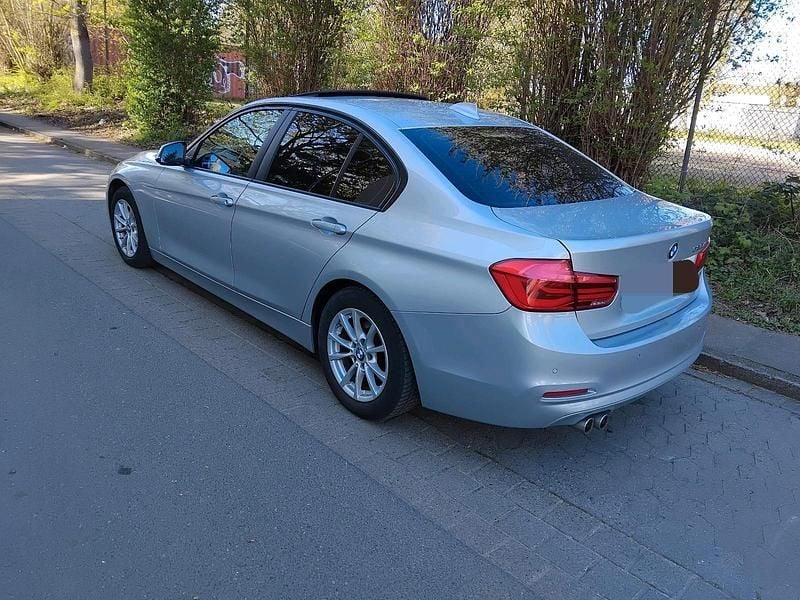 Gebraucht BMW 320 163 PS (119 kW) 2017 Silber Limousine