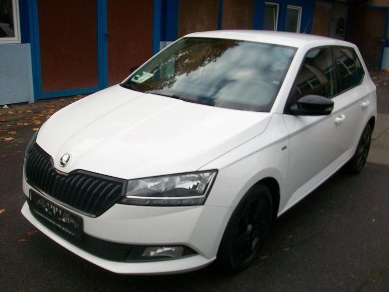 Weiß Gebraucht 2021 Skoda Fabia Kleinwagen | 8.900 € - Bild 1/4