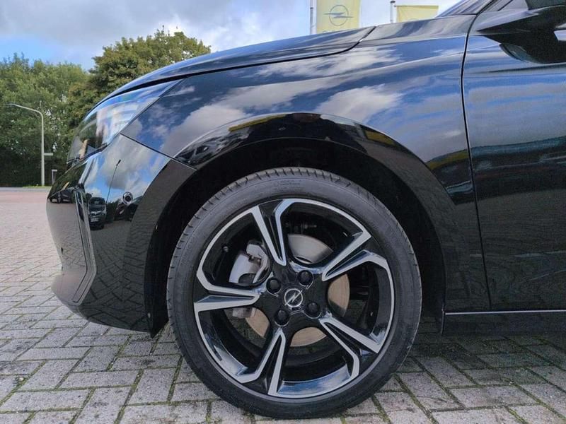 Gebraucht Opel Corsa 101 PS (74 kW) 2024 Lackierung schwarz perla nera/ Kleinwagen