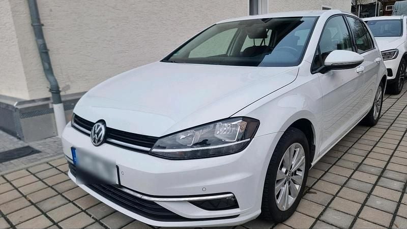 Gebraucht VW Golf VII 125 PS (91 kW) 2018 Weiß Limousine
