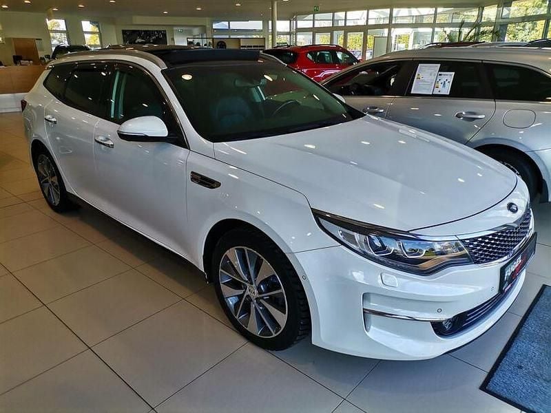 Gebraucht Kia Optima Spirit 141 PS (103 kW) 2017 Snow white pearl Kombi