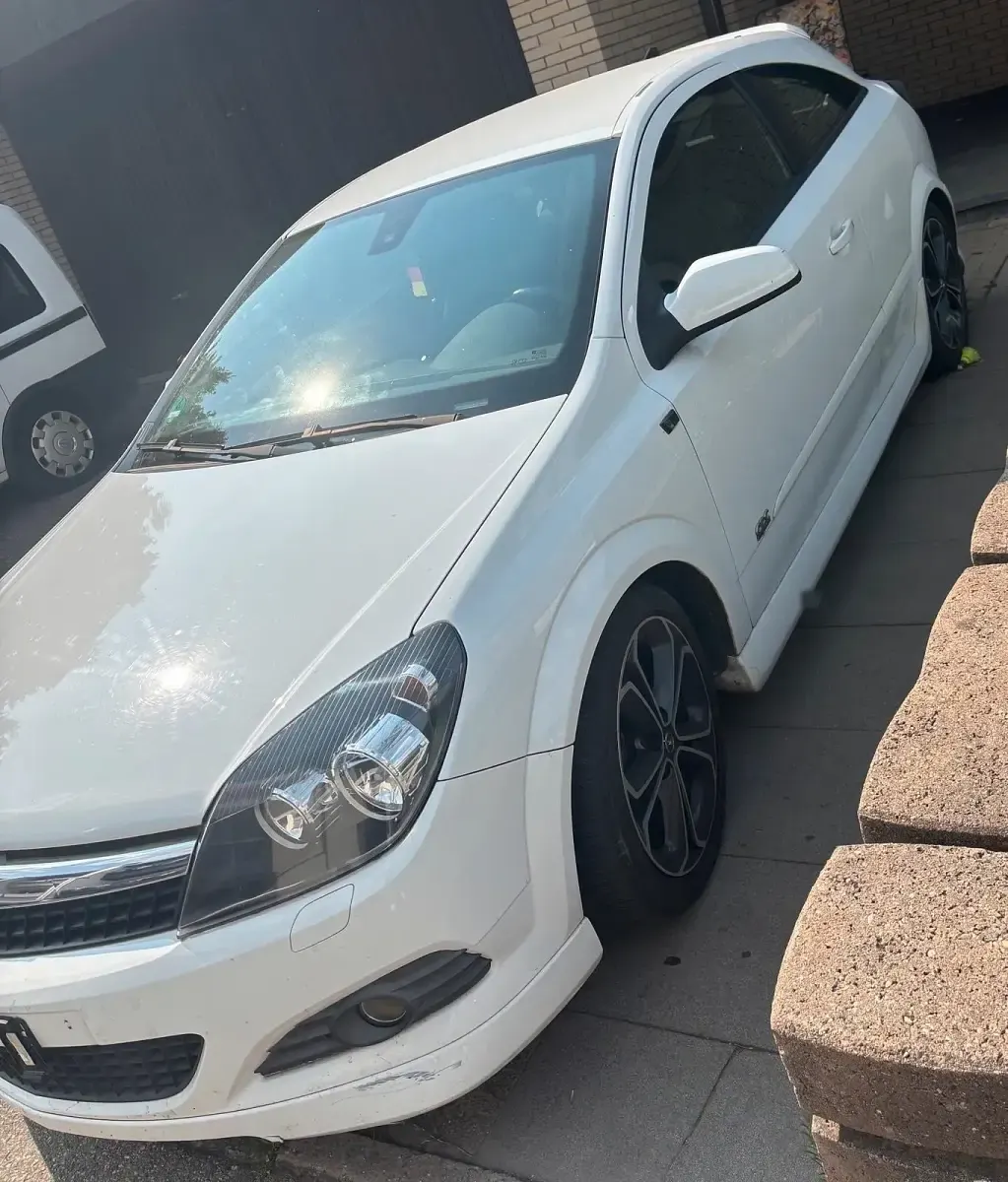 Gebraucht Opel Astra GTC 114 PS (83 kW) 2008 Weiß Coupé