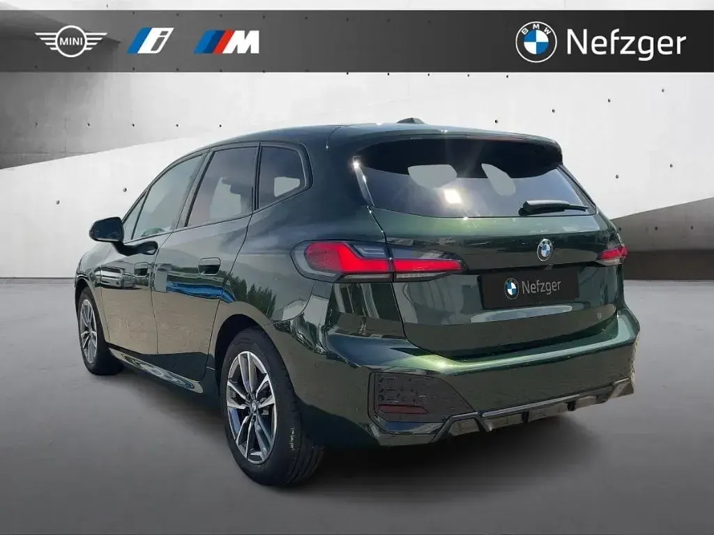 Gebraucht BMW 223 Active Tourer M Sport 204 PS (150 kW) 2022 Sanremo green metallic Van / Kleinbus