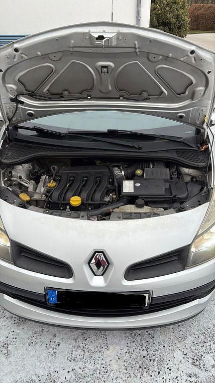 Gebraucht Renault Clio II Dynamique 88 PS (64 kW) 2007 Silber Limousine