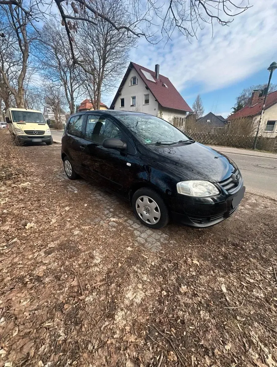 Gebraucht VW Fox 55 PS (40 kW) 2009 Schwarz Kleinwagen