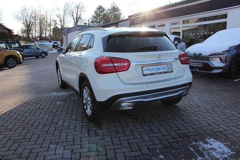 Gebraucht Mercedes GLA180 122 PS (89 kW) 2016 Weiß SUV