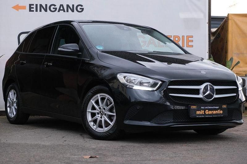 Gebraucht Mercedes B200 150 PS (110 kW) 2020 Kosmosschwarz Van / Kleinbus