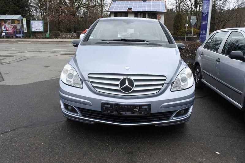 Gebraucht Mercedes B200 Edition 136 PS (100 kW) 2008 Blau Van / Kleinbus