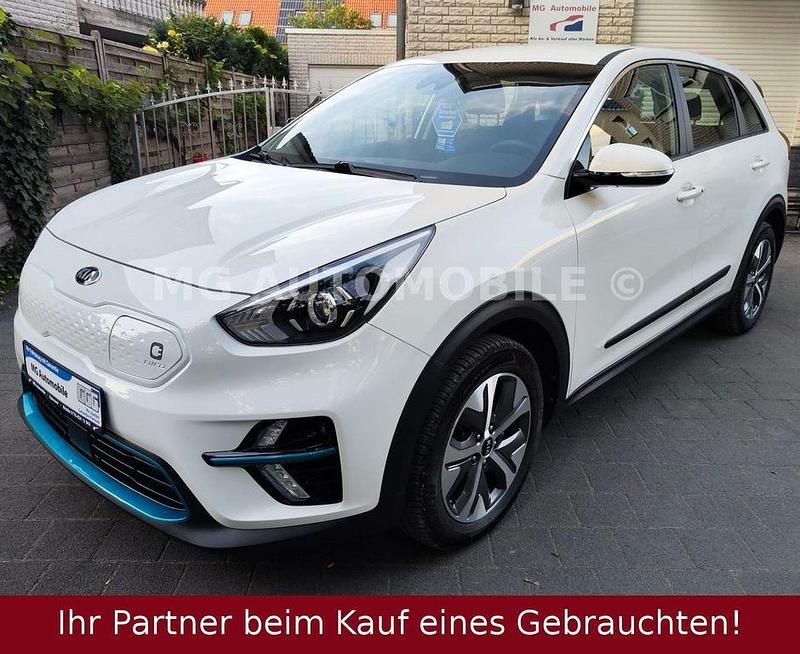 Weiß Gebraucht 2021 Kia e-Niro Edition 7 SUV | 19.985 € (Guter Preis) - Bild 1/4