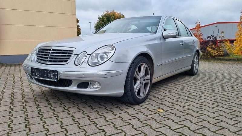 Silber Gebraucht 2003 Mercedes E240 Limousine | 3.499 € (Superpreis) - Bild 1/4