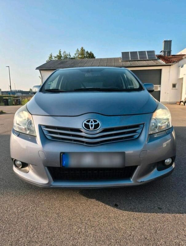 Andere außenfarben Gebraucht 2010 Toyota Verso Van / Kleinbus | 6.200 € (Fairer Preis) - Bild 1/4