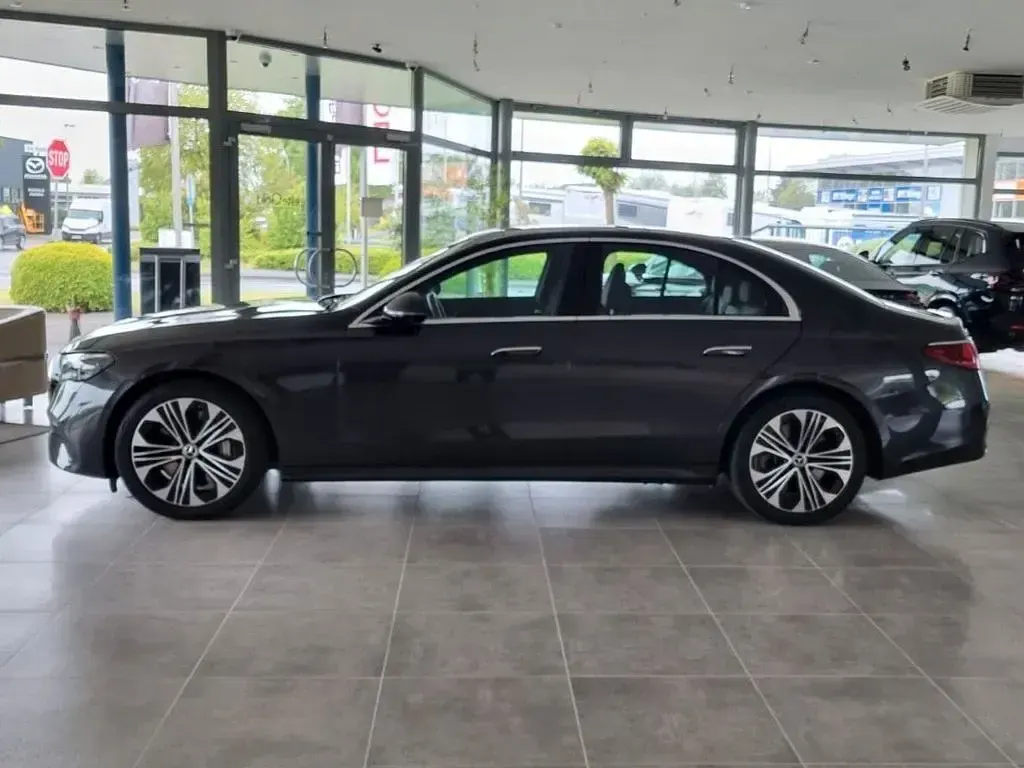Używany Mercedes E400 Advanced 252 KM (185 kW) 2023 Szary Sedan/Limuzyna