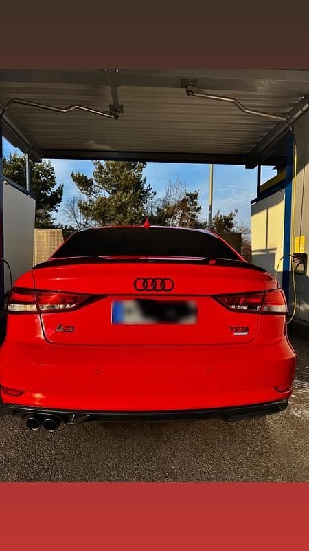 Gebraucht Audi A3 Comfort 150 PS (110 kW) 2016 Rot Limousine