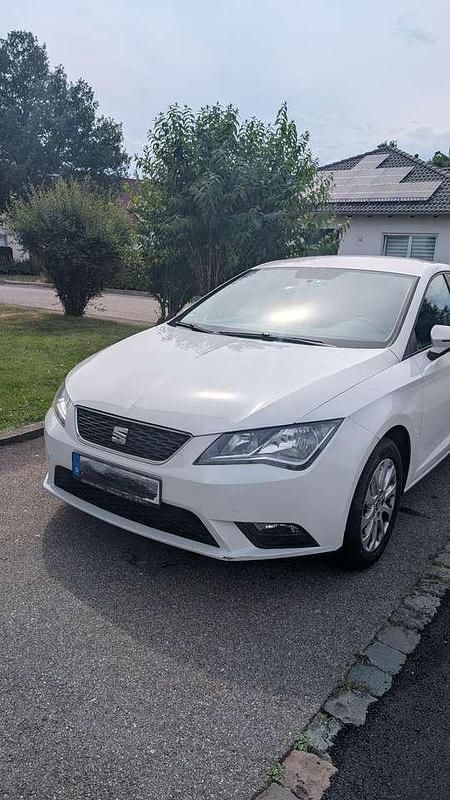 Weiß Gebraucht 2015 Seat Leon Style Kleinwagen | 6.800 € (Guter Preis) - Bild 1/4