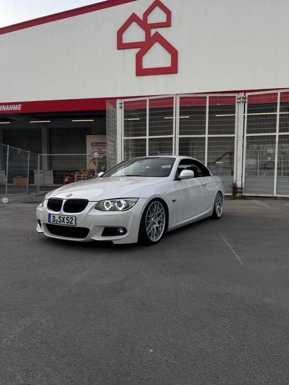 Weiß Gebraucht 2011 BMW 335 Cabriolet M Performance Cabrio | 21.500 € (Fairer Preis) - Bild 1/4