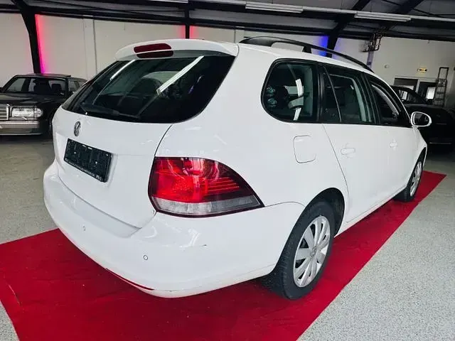 Gebraucht VW Golf VI Trendline 105 PS (77 kW) 2012 Weiß (candyweiß) Kombi