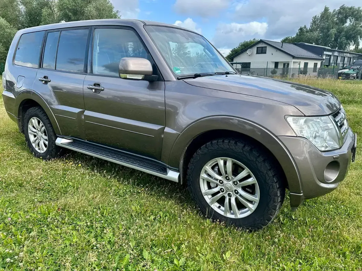 Gebraucht Mitsubishi Pajero Intense 200 PS (147 kW) 2014 Braun SUV